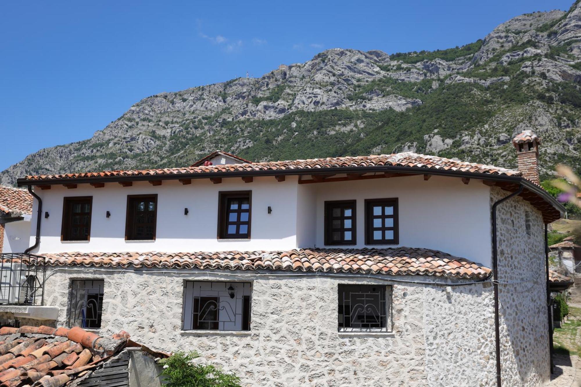 The House Of Dollma , Inside Kruja Castle Otel Dış mekan fotoğraf